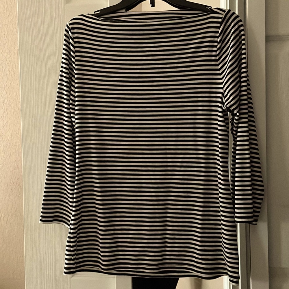 3/4 length top that can used as business wear and casual wear